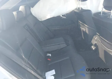 2011 Mercedes-Benz E 350 4Matic z USA, uszkodzony, nr VIN WDDHF8HB5BA411578